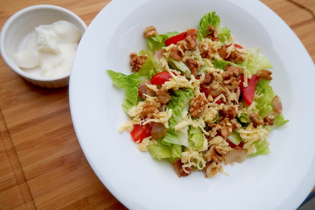 Keto bacon and walnut salad