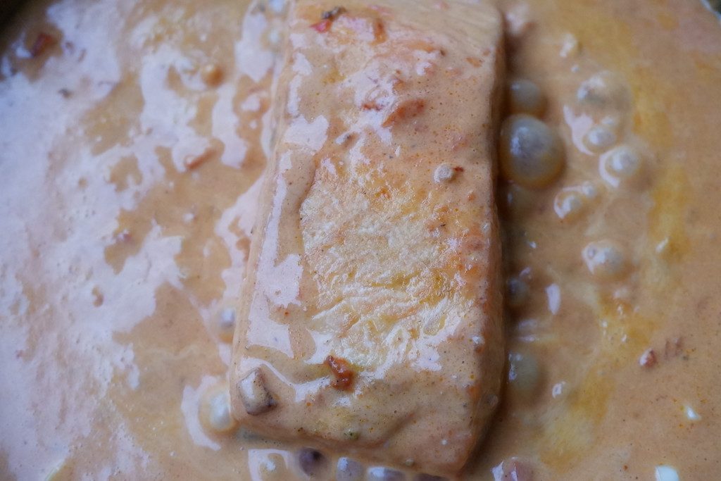 keto coconut curry salmon - simmer