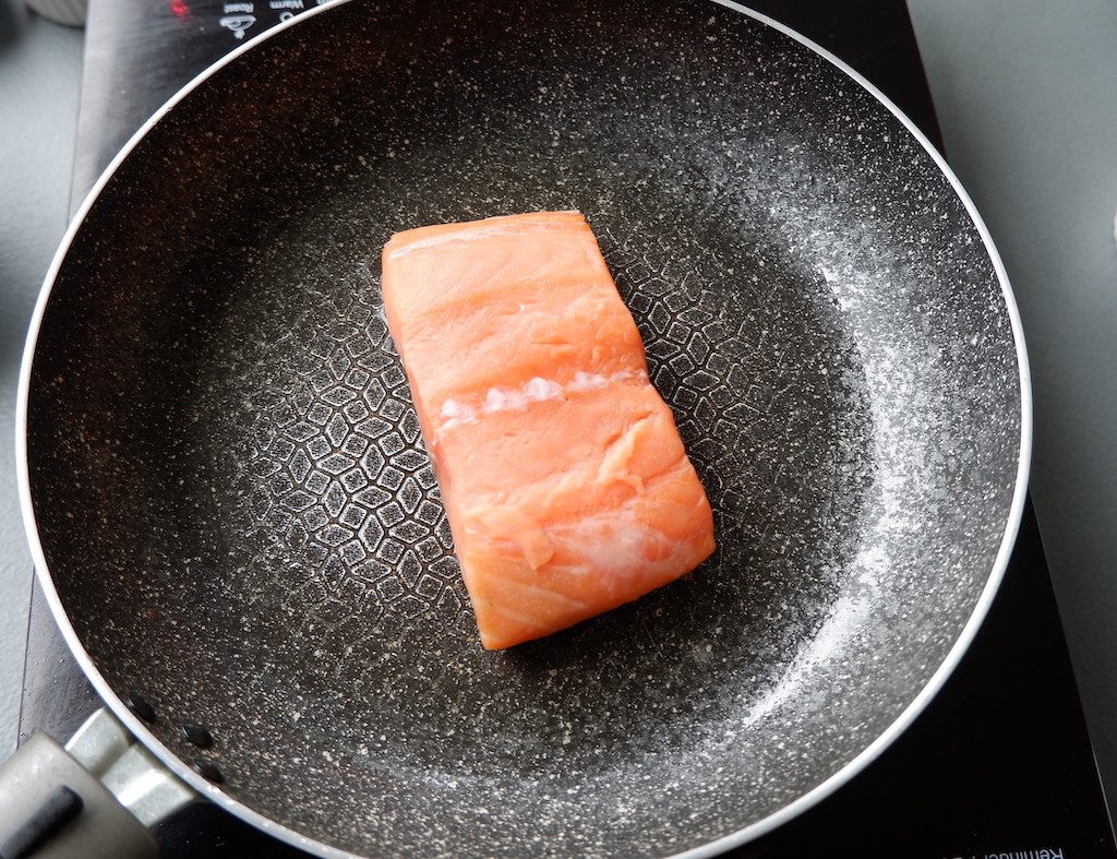 faire frire le saumon
