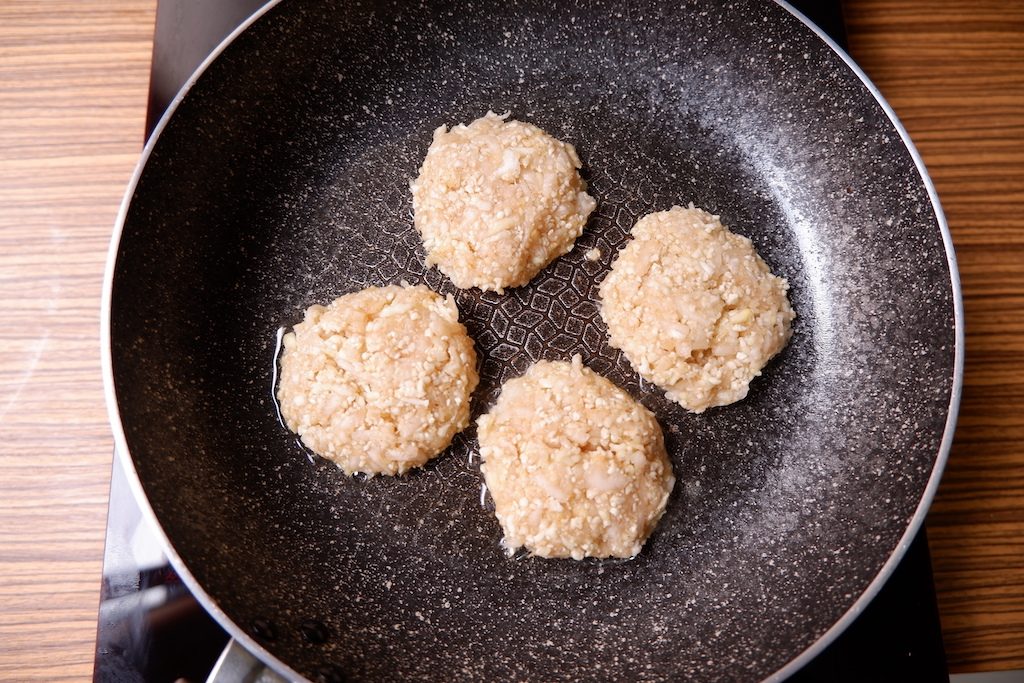 Radish & Cauliflower Hash Brown with Bacon - fry the hash browns