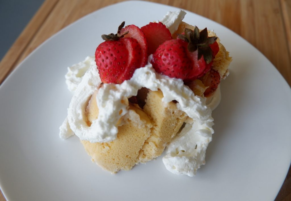 Keto Berry Mug Cake