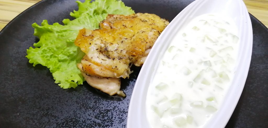 Poulet Keto avec salade de concombre