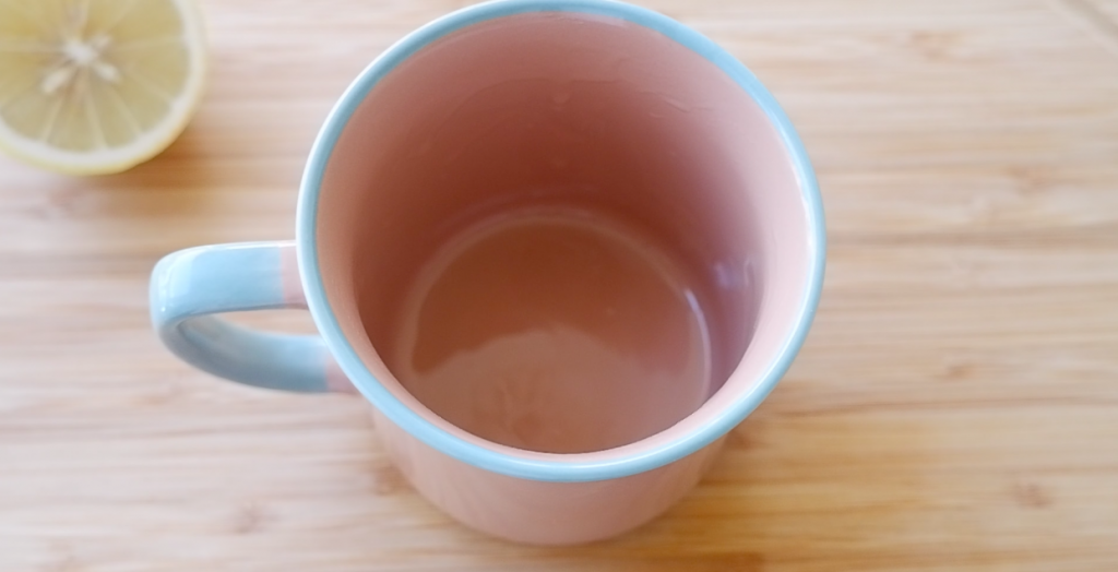 grease the mug with oil